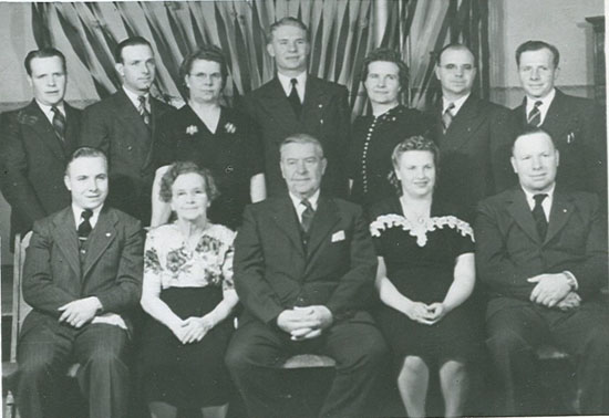 Adamsons: Front: Karl, Jessie, David, Afton, Arnold; Back: Clyde, Virgil, Nida, Keith, Alta, Mark, LeGrand Opens in new window