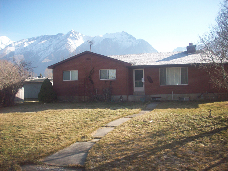 Front of Home of Leslie and Gai Elmer