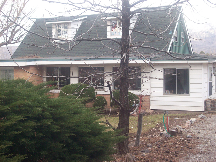 Home of Hodge and Martha Gillett - Front view