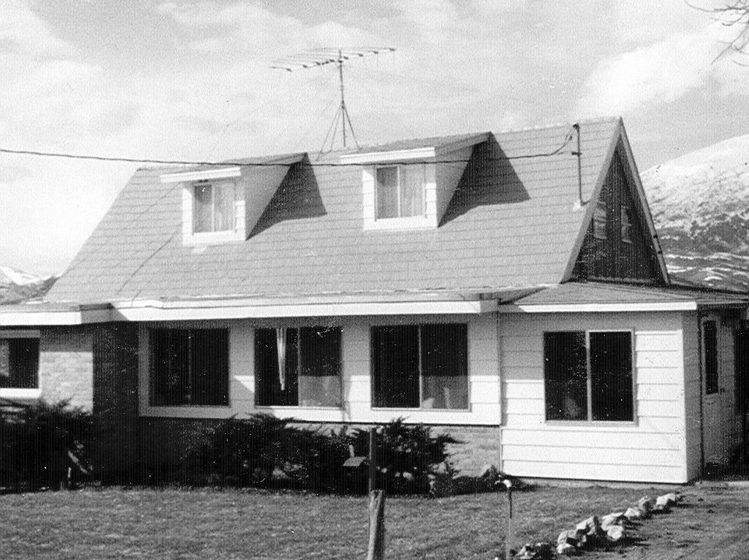 Black and white of Home of Hodge and Martha Gillett