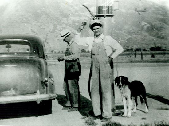 56 Johnny Greenlands service station